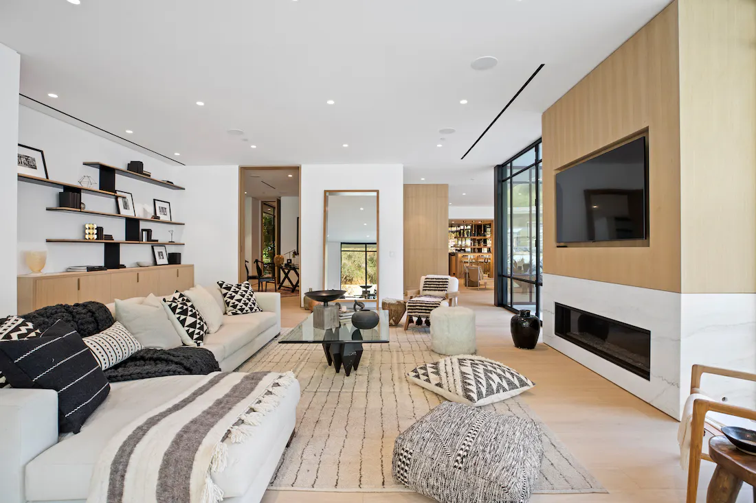 Meridith-Baer-Home-Home-Staging-Southern-California-Beverly-Hills-Modernist-Luxury-Homes-Modern-and-Contemporary-Second-Living-Room